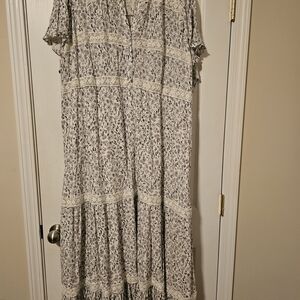Torrid Cream and Gray Floral Maxi Dress 5 5X 28